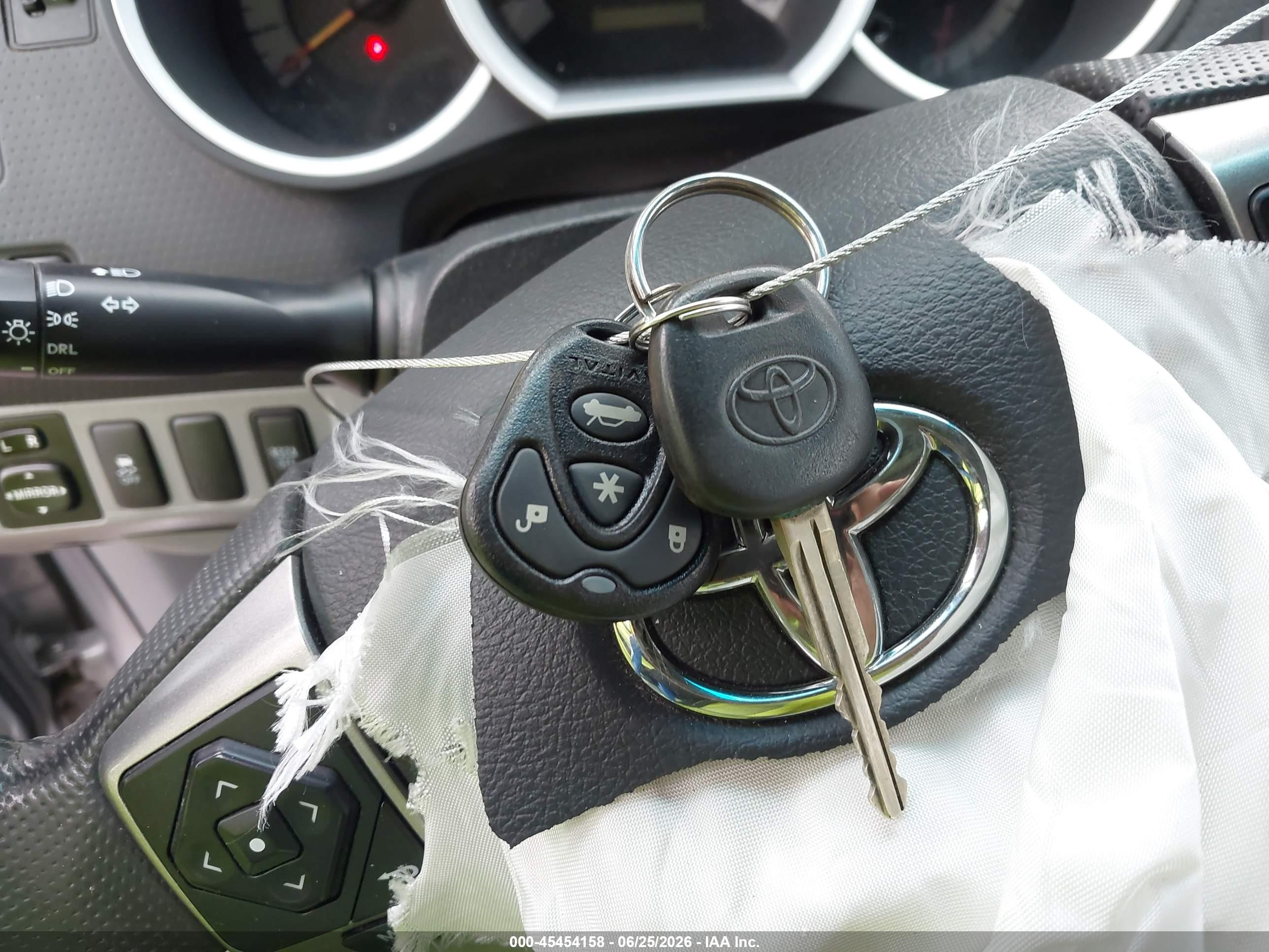 2014 Toyota Tacoma Base V6 Silver vin: 3TMLU4EN2EM164397