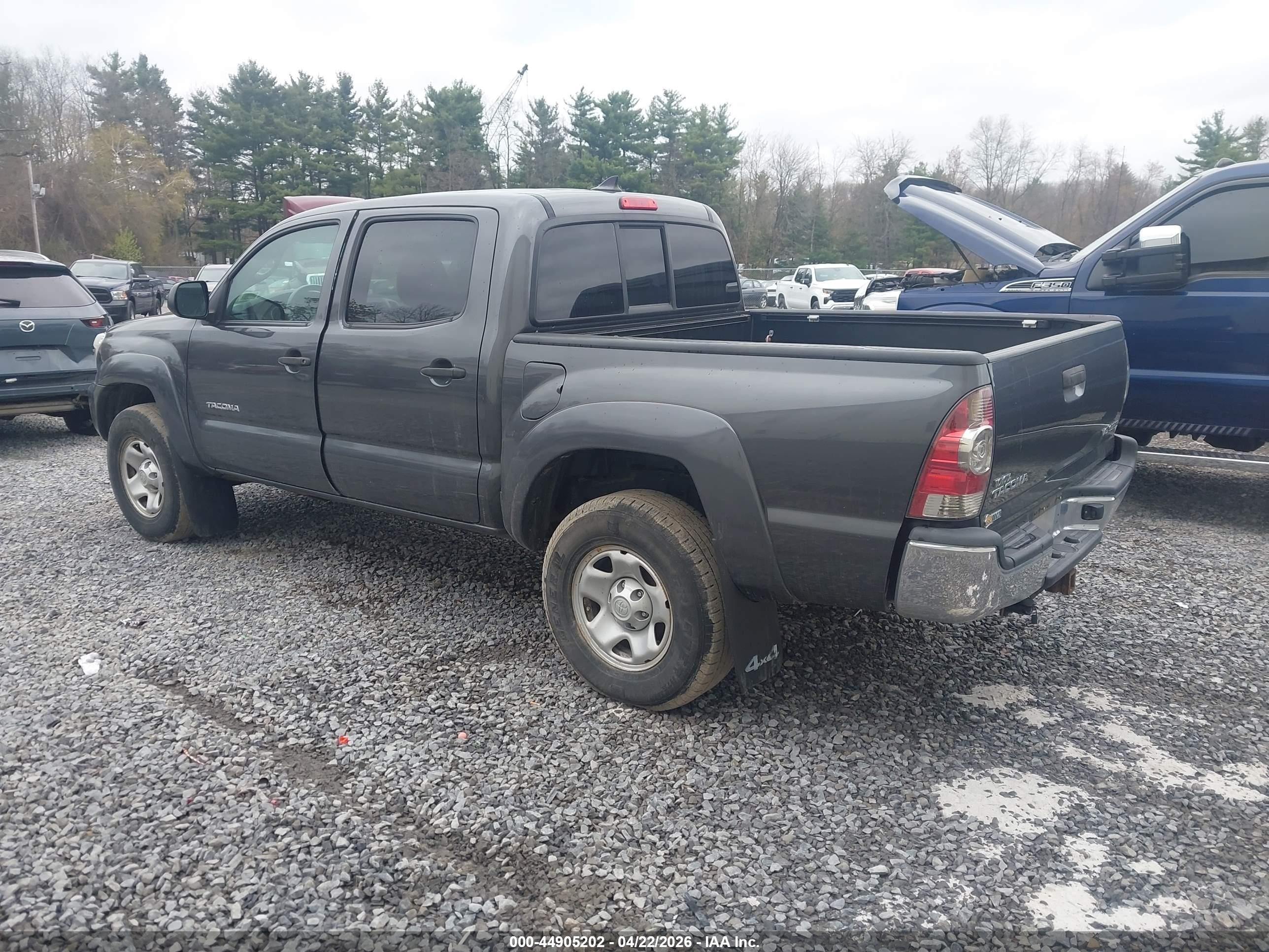 2015 Toyota Tacoma Base V6 Gray vin: 3TMLU4EN2FM202051