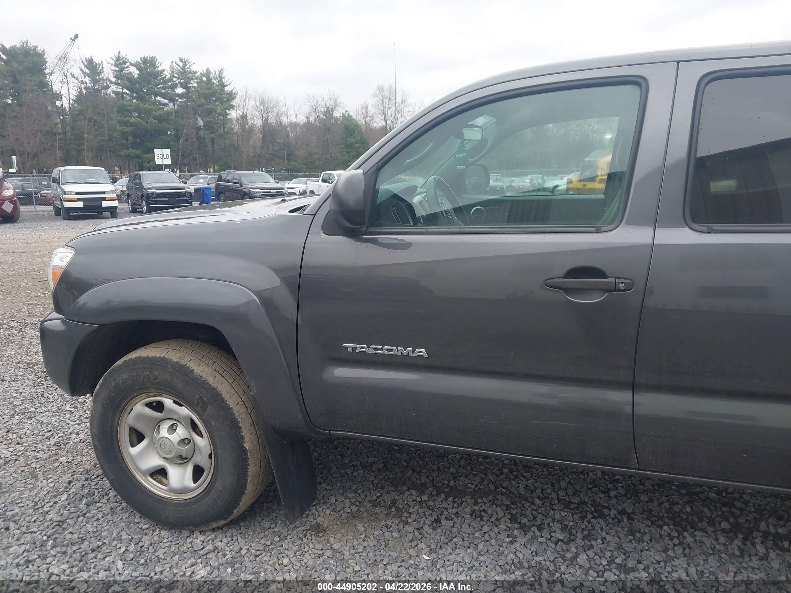 2015 Toyota Tacoma Base V6 Gray vin: 3TMLU4EN2FM202051