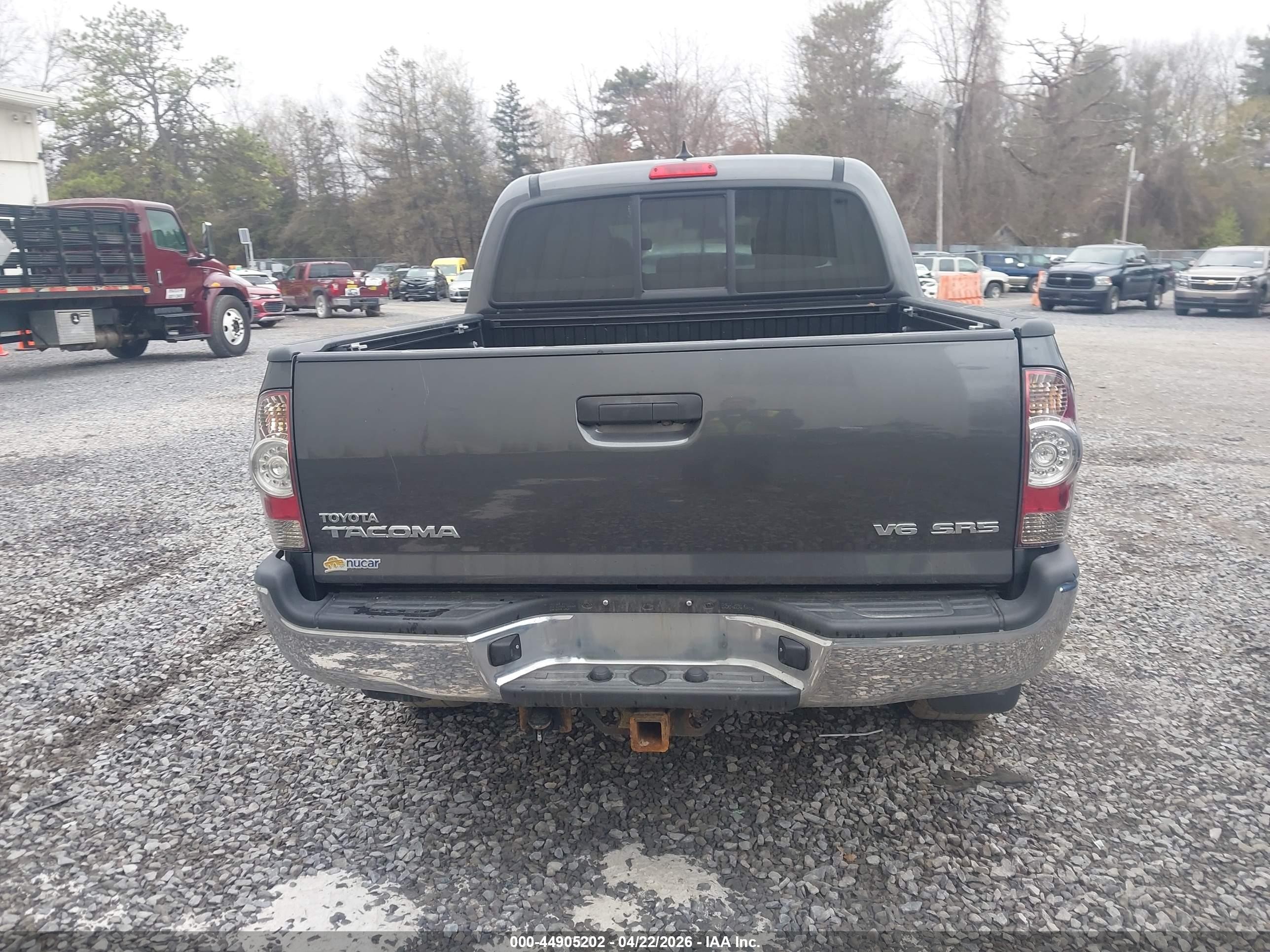 2015 Toyota Tacoma Base V6 Gray vin: 3TMLU4EN2FM202051
