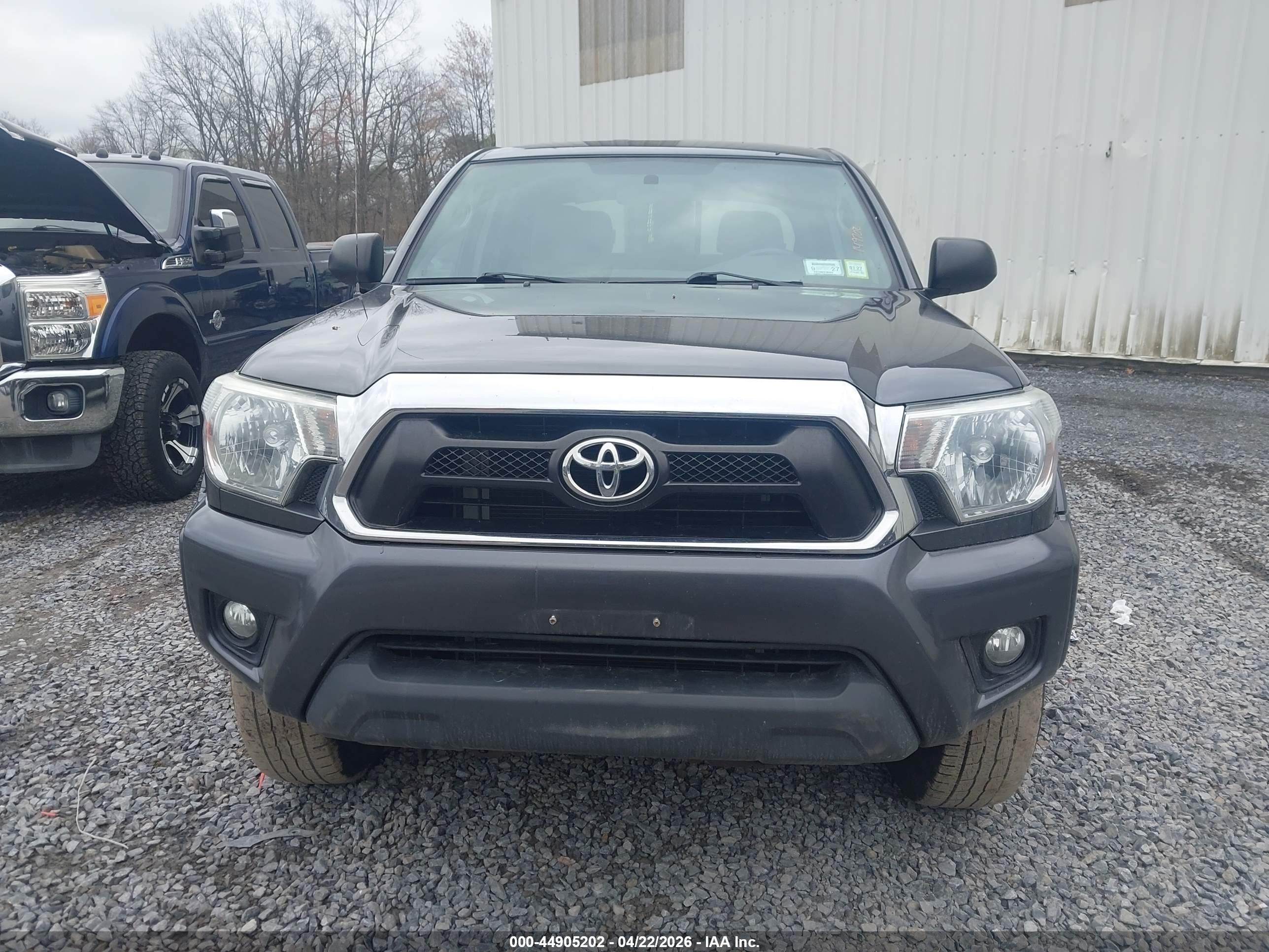 2015 Toyota Tacoma Base V6 Gray vin: 3TMLU4EN2FM202051