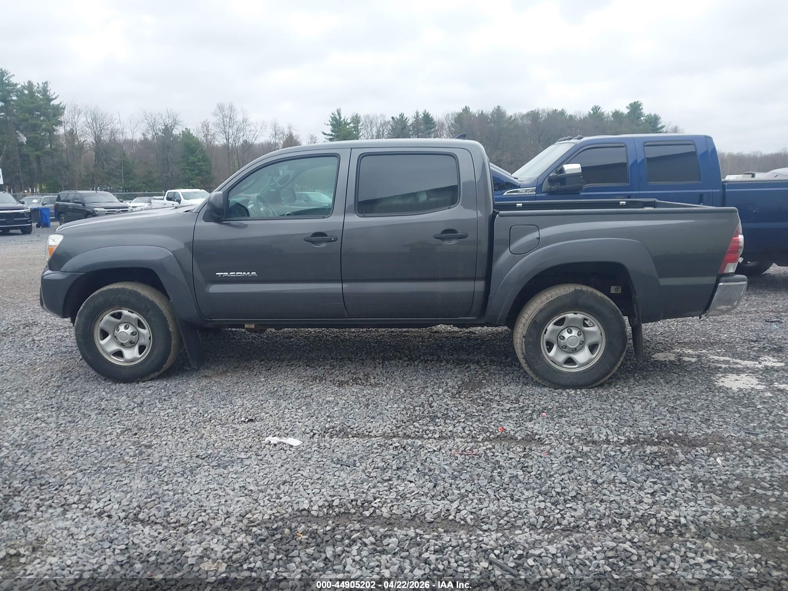 2015 Toyota Tacoma Base V6 Gray vin: 3TMLU4EN2FM202051