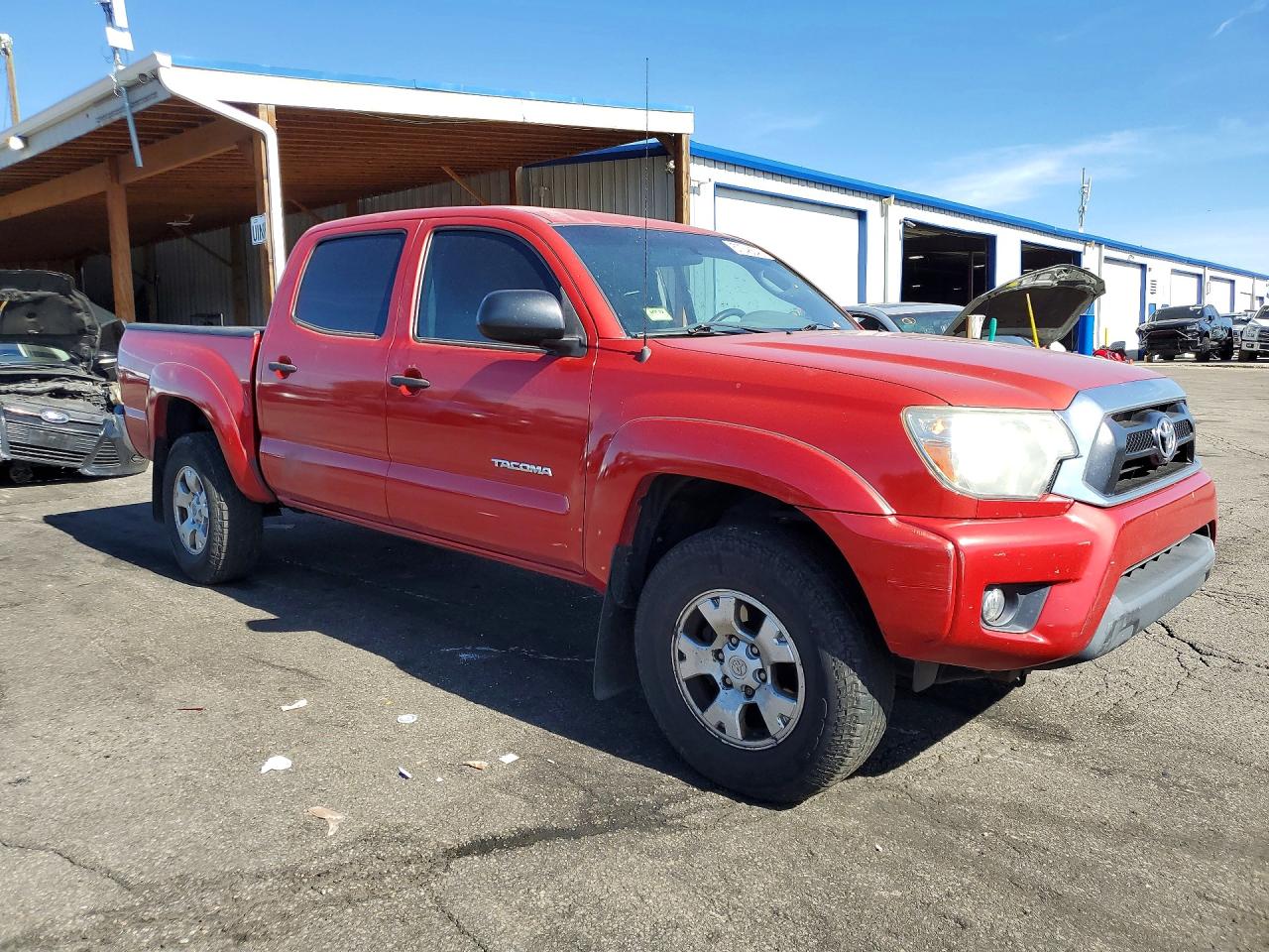 2015 Toyota Tacoma V6 Красный vin: 3TMLU4EN2FM202664