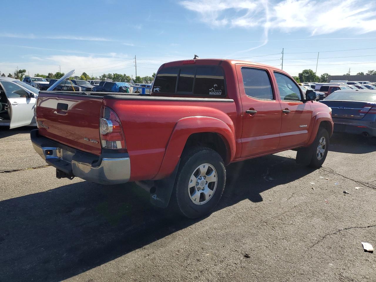 2015 Toyota Tacoma V6 Красный vin: 3TMLU4EN2FM202664