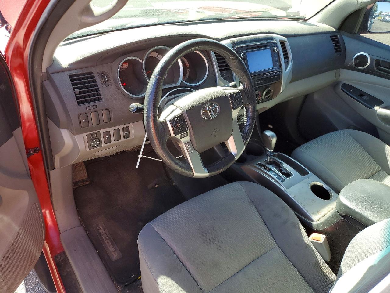 2015 Toyota Tacoma V6 Красный vin: 3TMLU4EN2FM202664