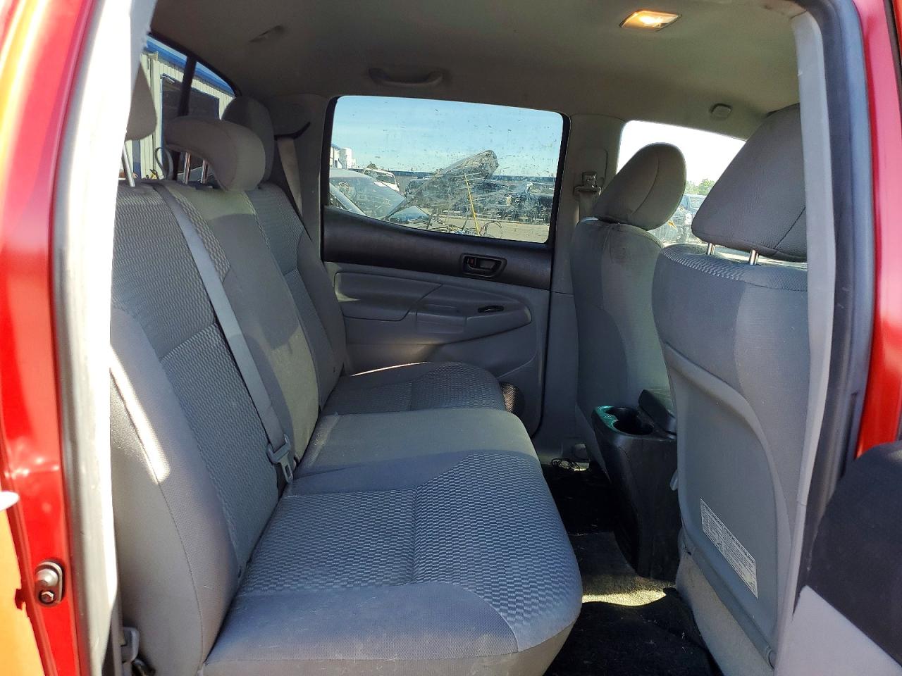 2015 Toyota Tacoma V6 Красный vin: 3TMLU4EN2FM202664