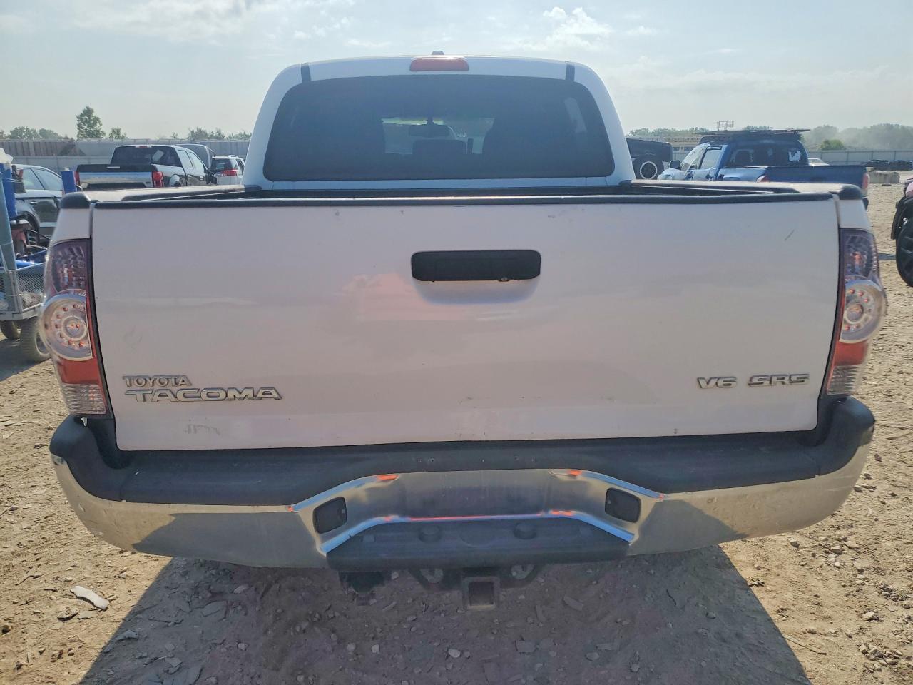 2010 Toyota Tacoma Double Cab White vin: 3TMLU4EN3AM039905