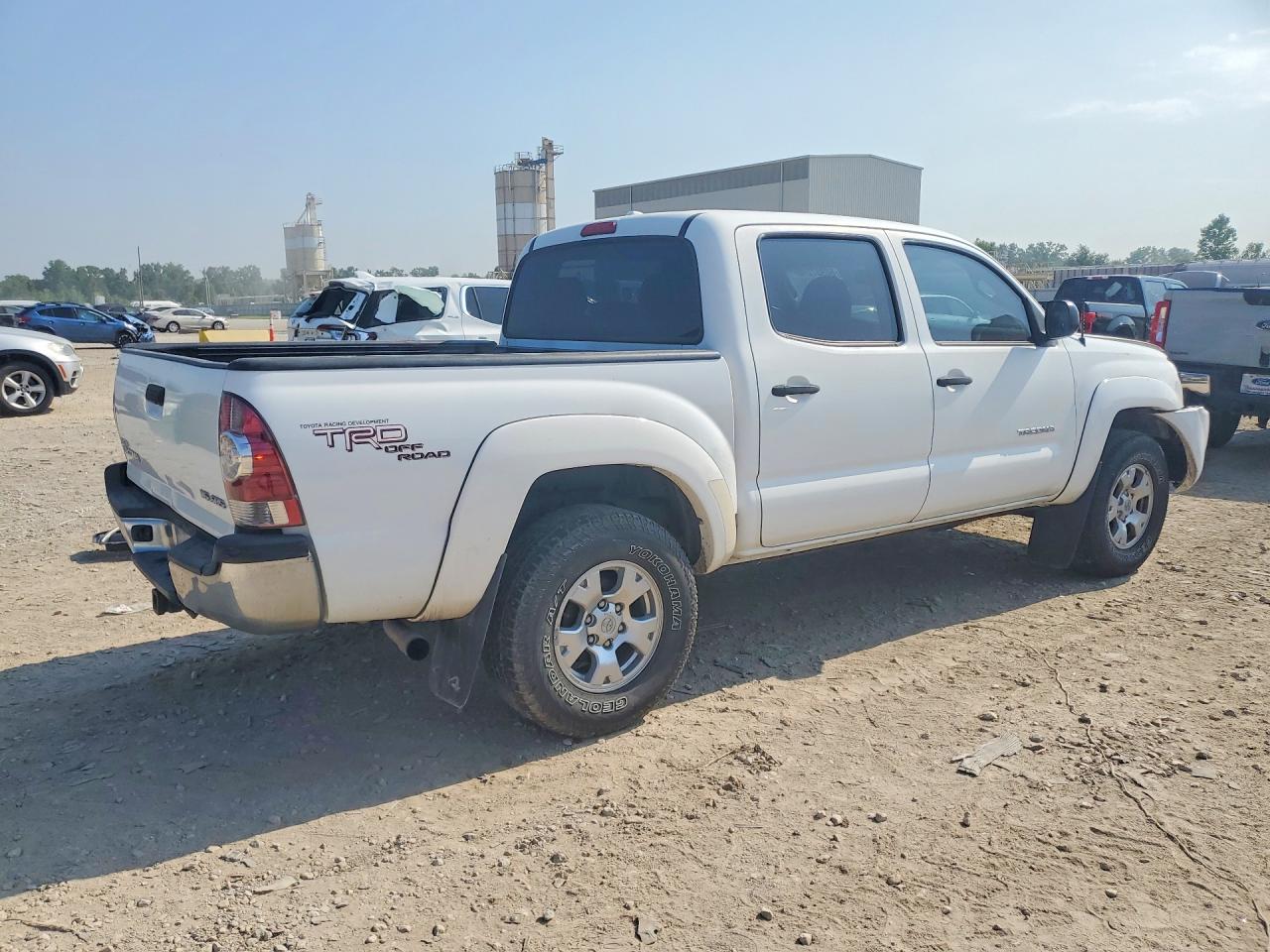 2010 Toyota Tacoma Double Cab White vin: 3TMLU4EN3AM039905