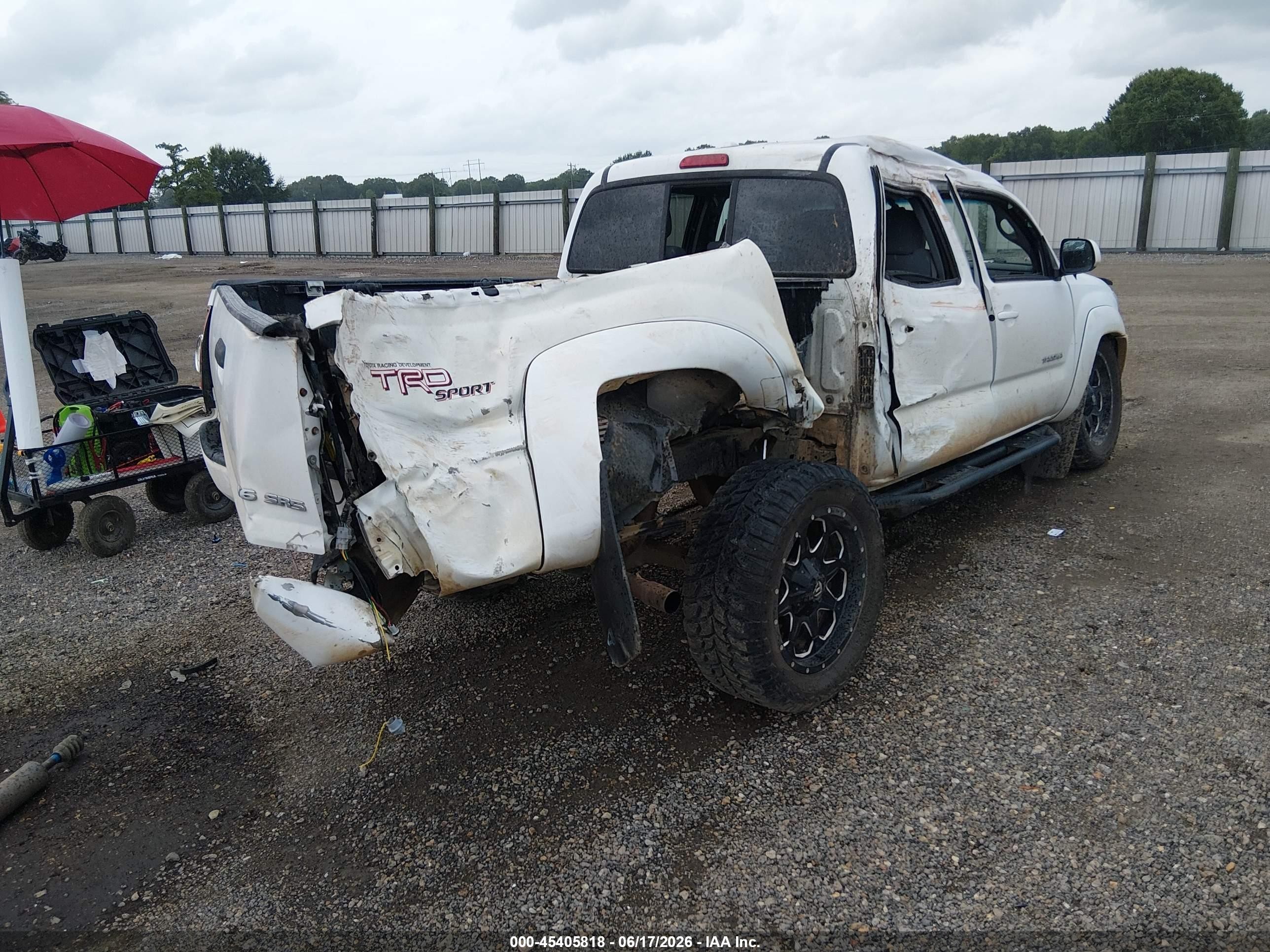 2010 Toyota Tacoma Base V6 White vin: 3TMLU4EN3AM045915