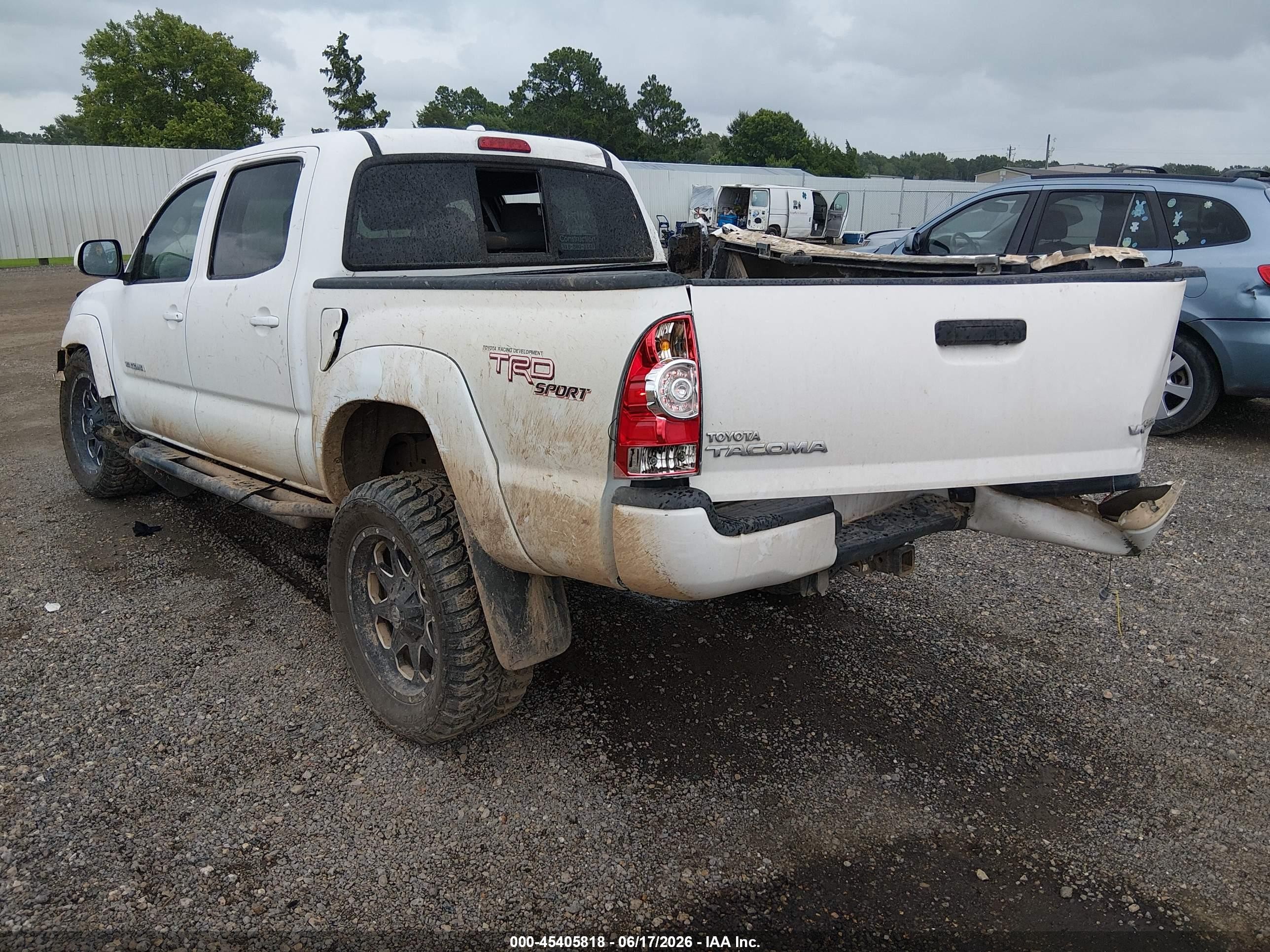 2010 Toyota Tacoma Base V6 White vin: 3TMLU4EN3AM045915