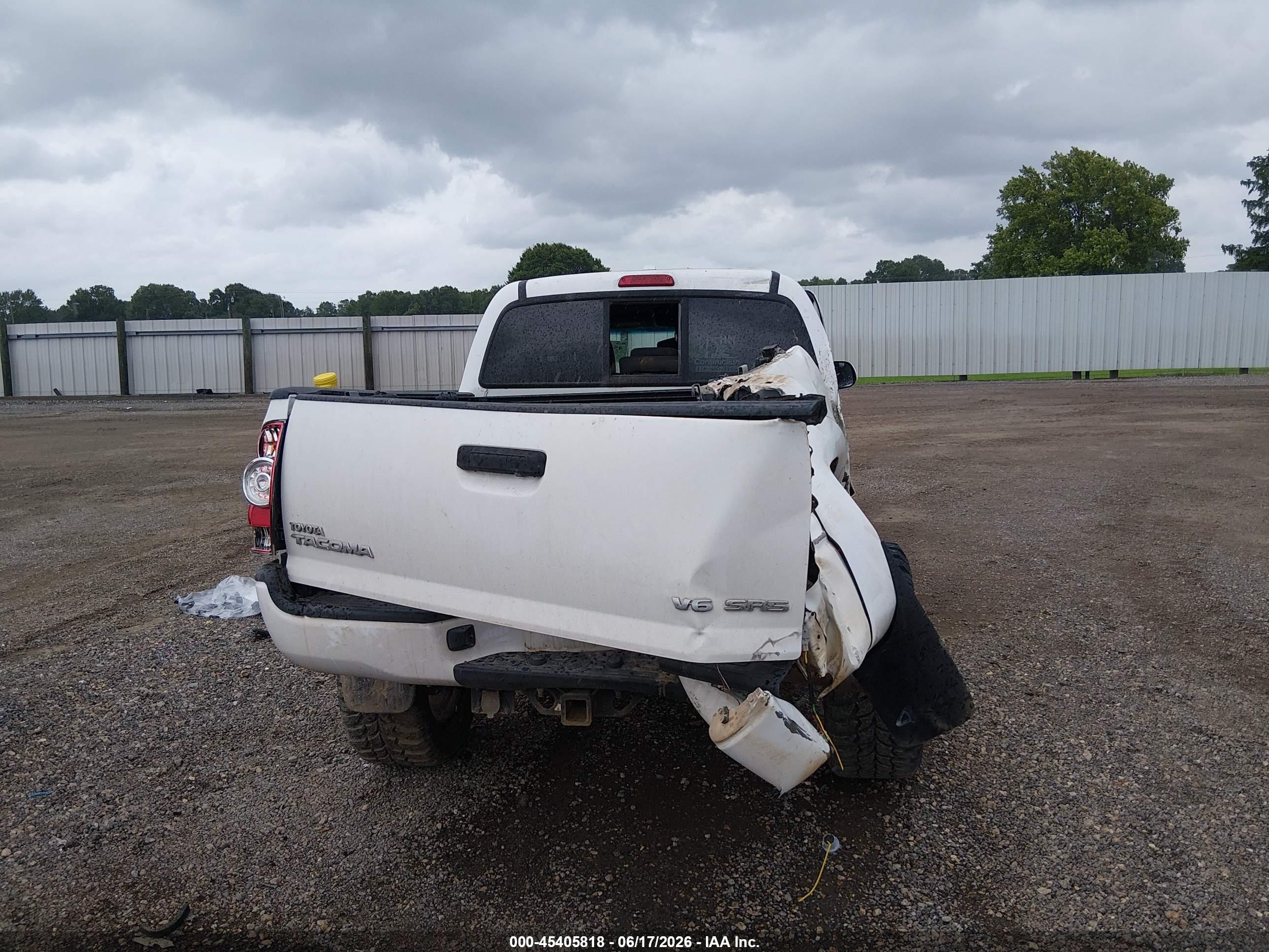 2010 Toyota Tacoma Base V6 White vin: 3TMLU4EN3AM045915