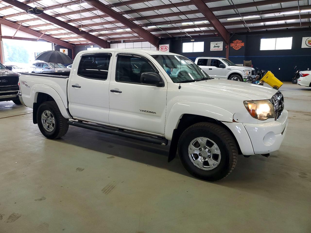 2011 Toyota Tacoma Double Cab White vin: 3TMLU4EN3BM067849