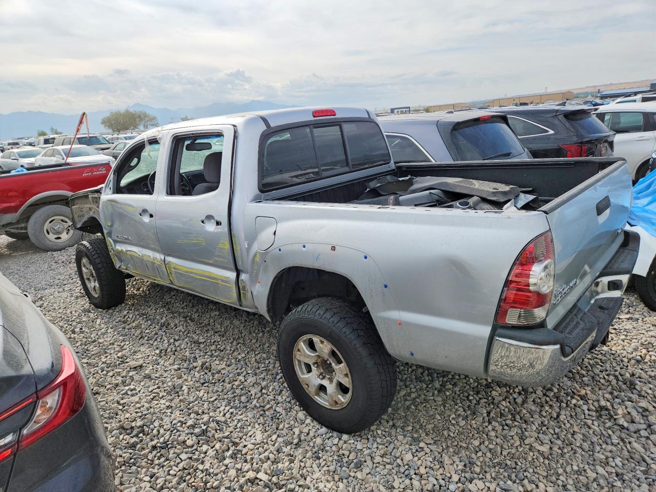 2013 Toyota Tacoma V6 Silver vin: 3TMLU4EN3DM129141
