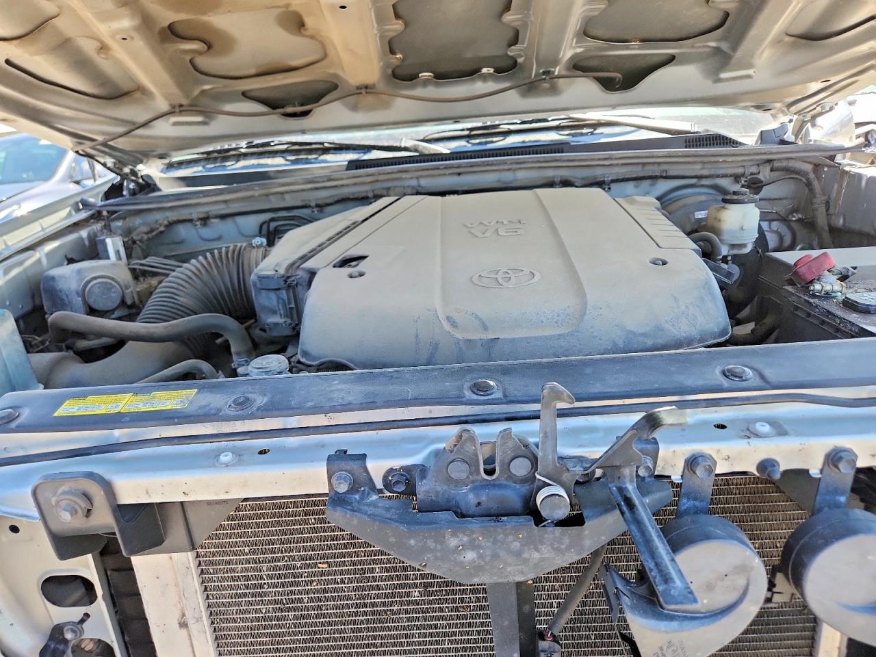 2013 Toyota Tacoma V6 Silver vin: 3TMLU4EN3DM129141