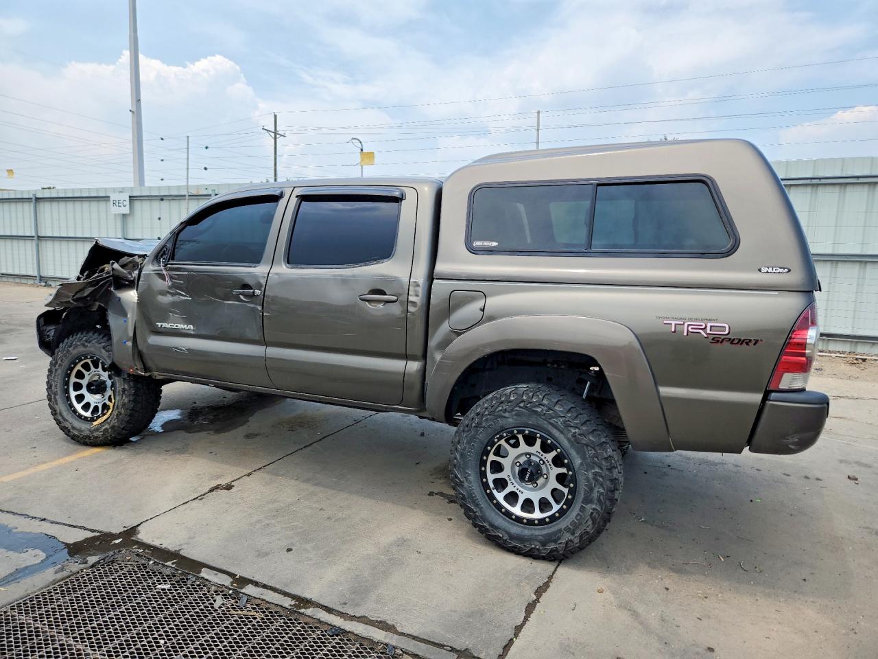 2013 Toyota Tacoma Double Cab Коричневый vin: 3TMLU4EN3DM133027