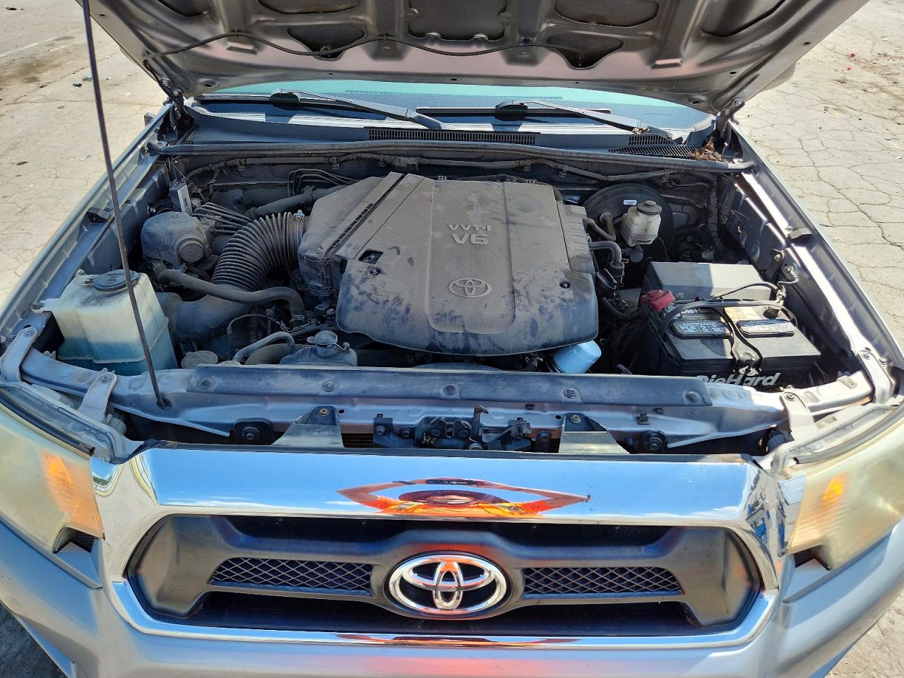 2014 Toyota Tacoma Double Cab Silver vin: 3TMLU4EN3EM146295
