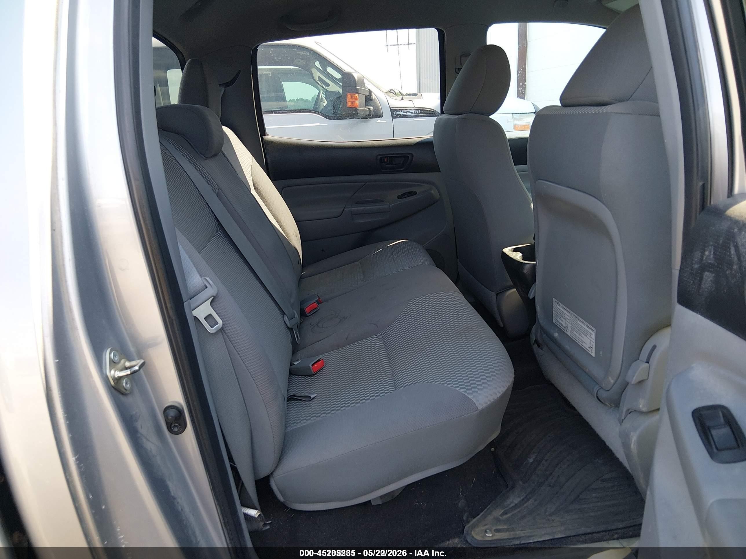 2014 Toyota Tacoma Base V6 Silver vin: 3TMLU4EN3EM158933