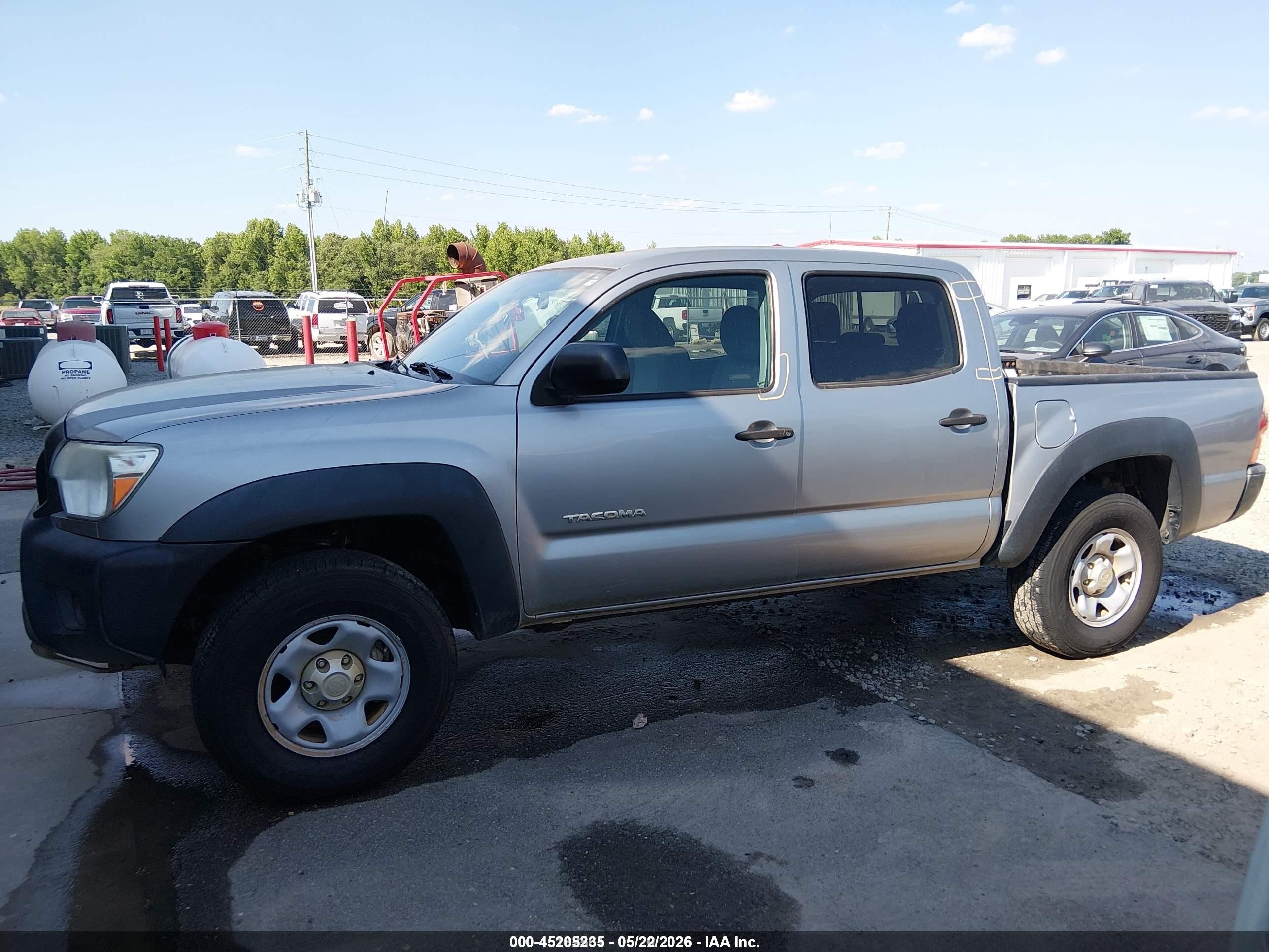 2014 Toyota Tacoma Base V6 Silver vin: 3TMLU4EN3EM158933