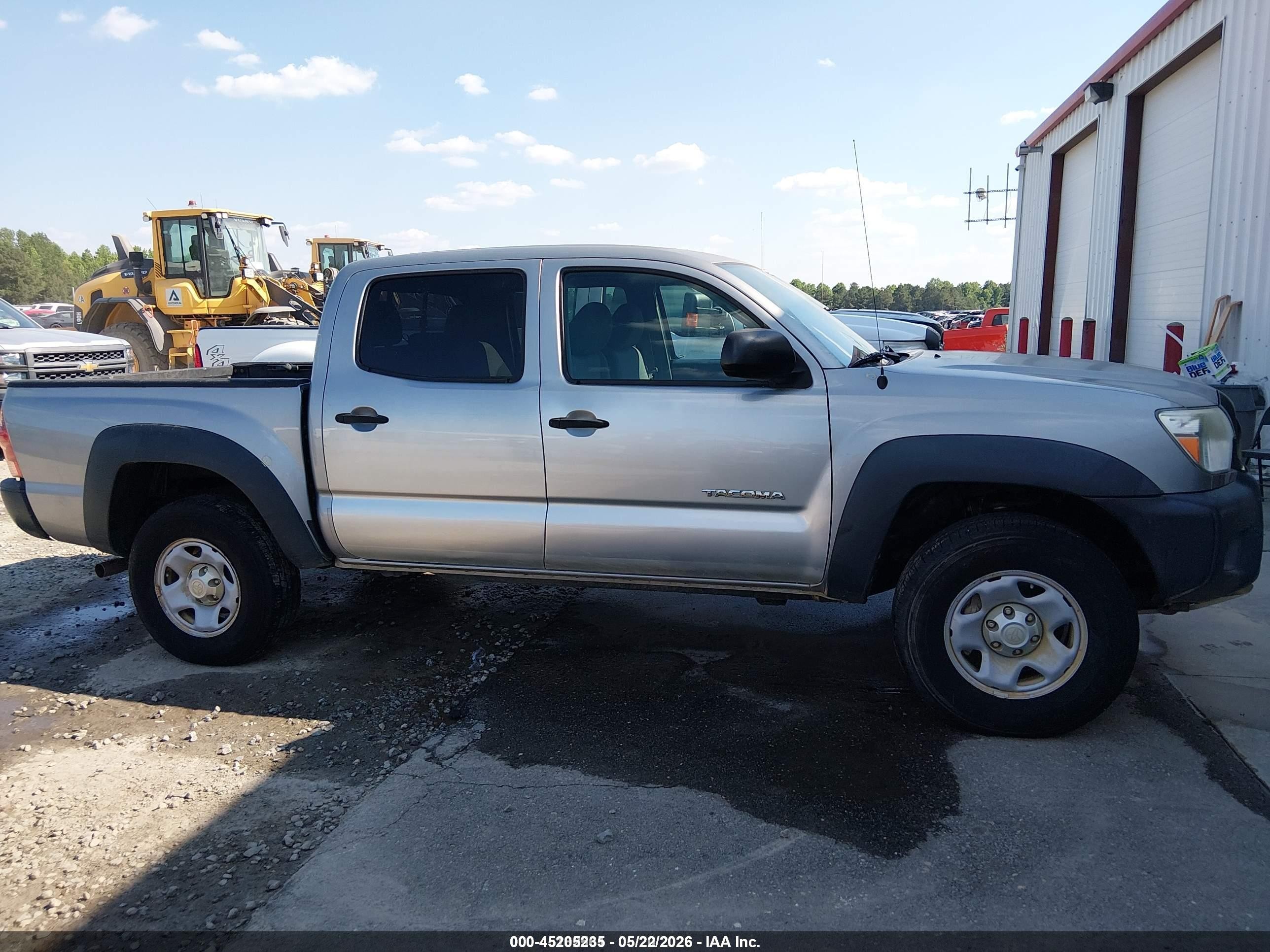 2014 Toyota Tacoma Base V6 Silver vin: 3TMLU4EN3EM158933