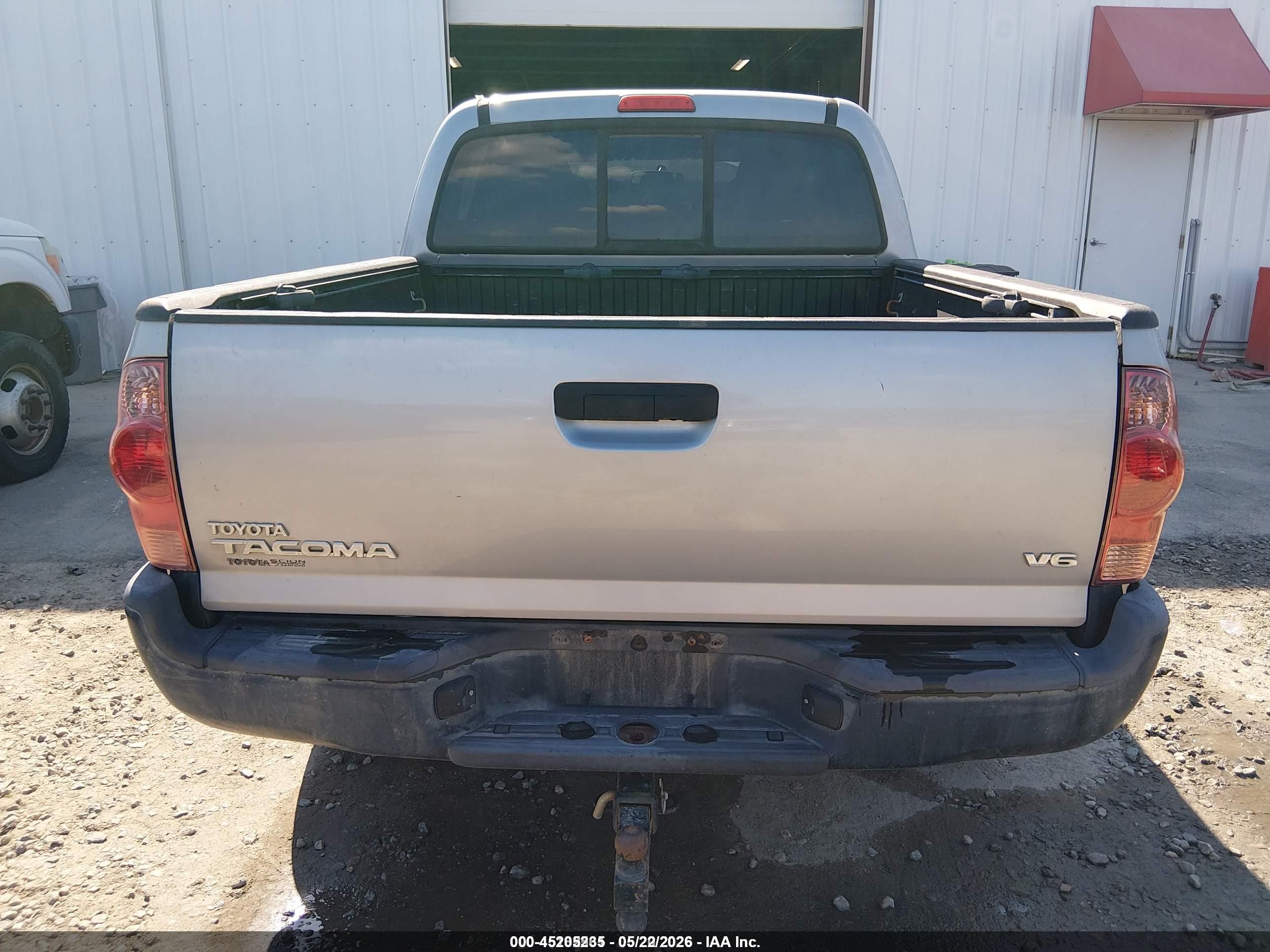 2014 Toyota Tacoma Base V6 Silver vin: 3TMLU4EN3EM158933