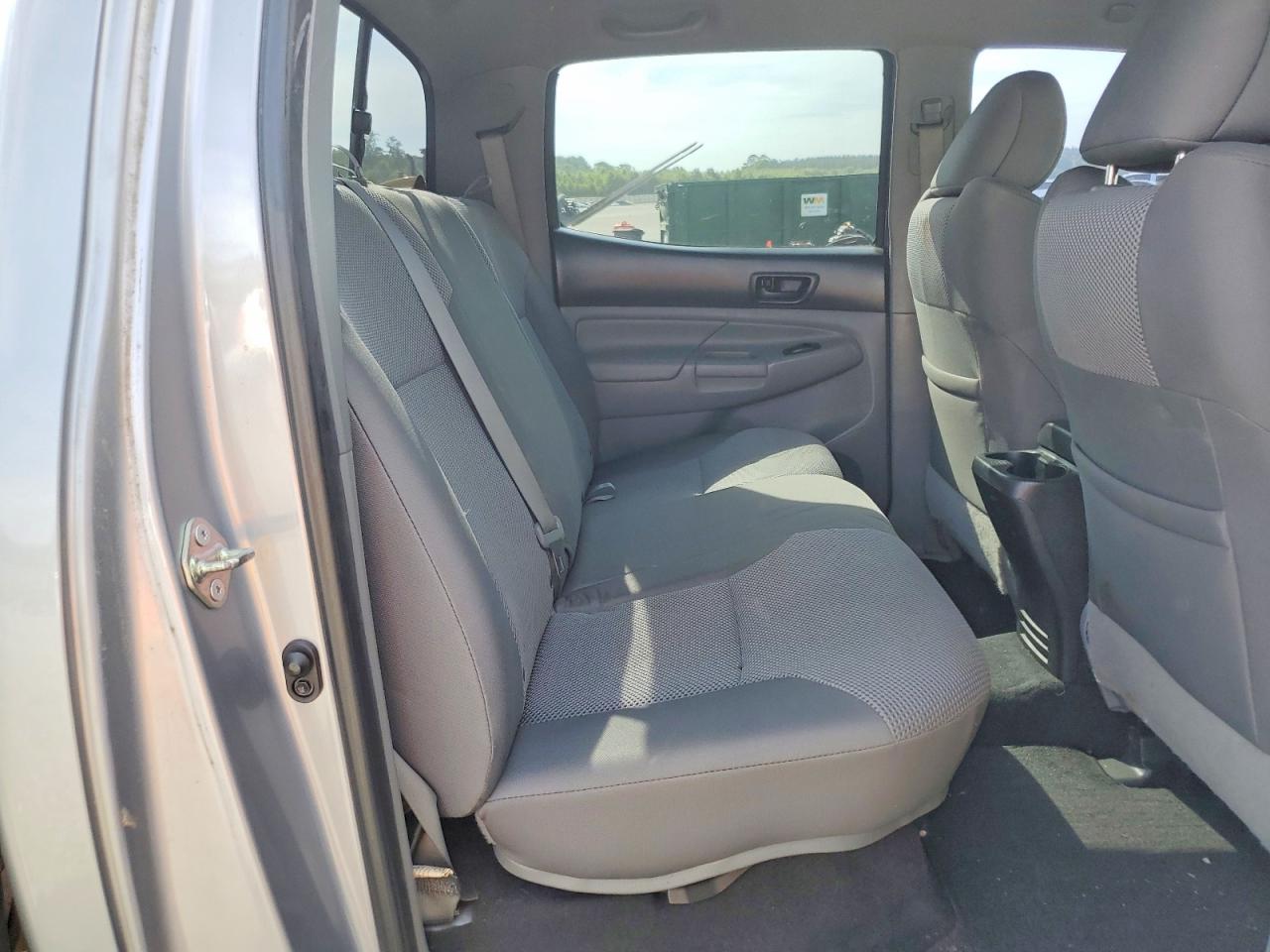 2015 Toyota Tacoma V6 Silver vin: 3TMLU4EN3FM167195