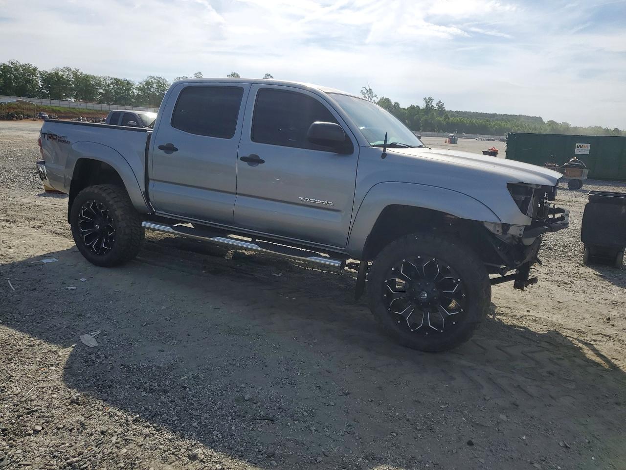 2015 Toyota Tacoma V6 Silver vin: 3TMLU4EN3FM167195