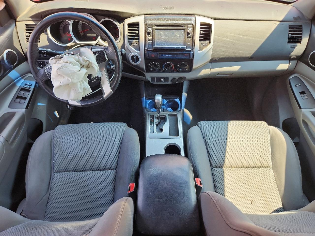 2015 Toyota Tacoma V6 Красный vin: 3TMLU4EN3FM179346