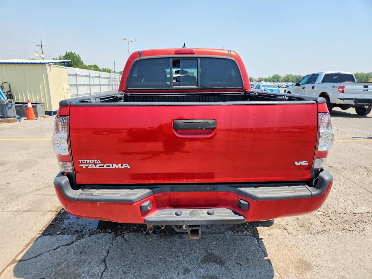 2015 Toyota Tacoma V6 Красный vin: 3TMLU4EN3FM179346