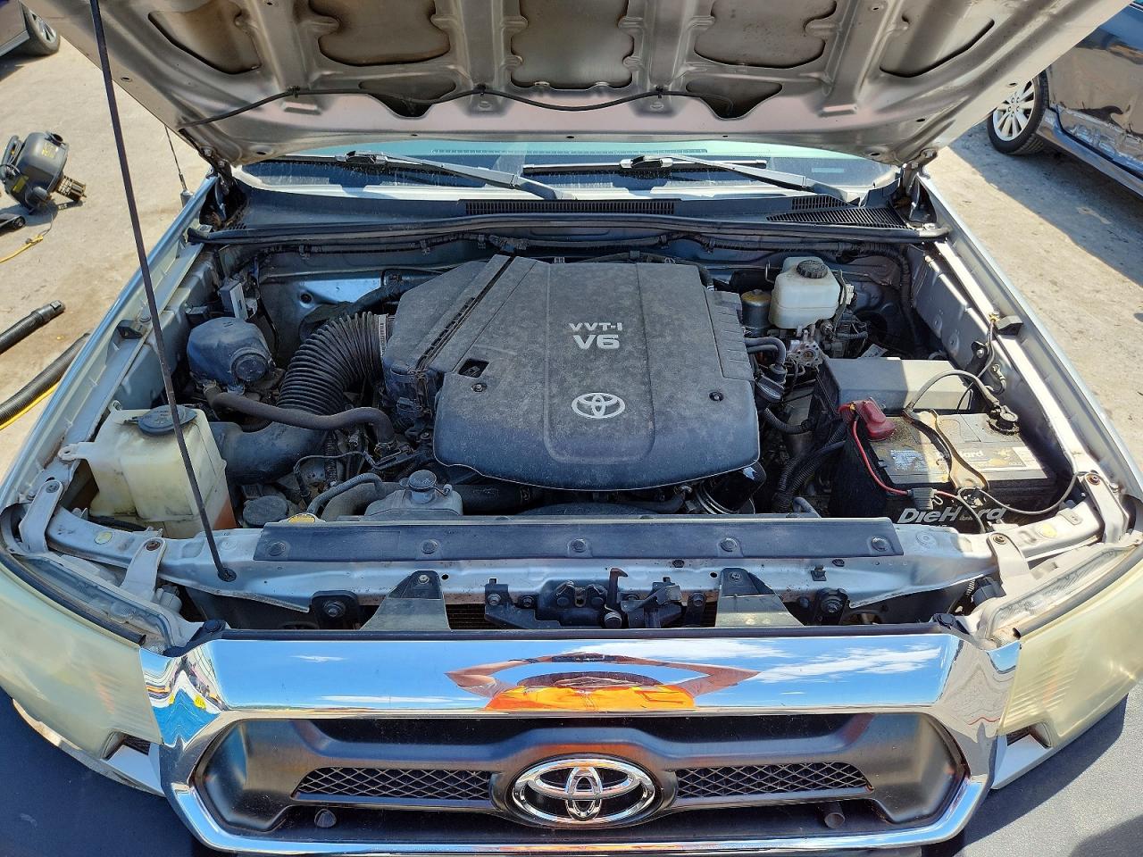 2013 Toyota Tacoma Double Cab Silver vin: 3TMLU4EN4DM109562