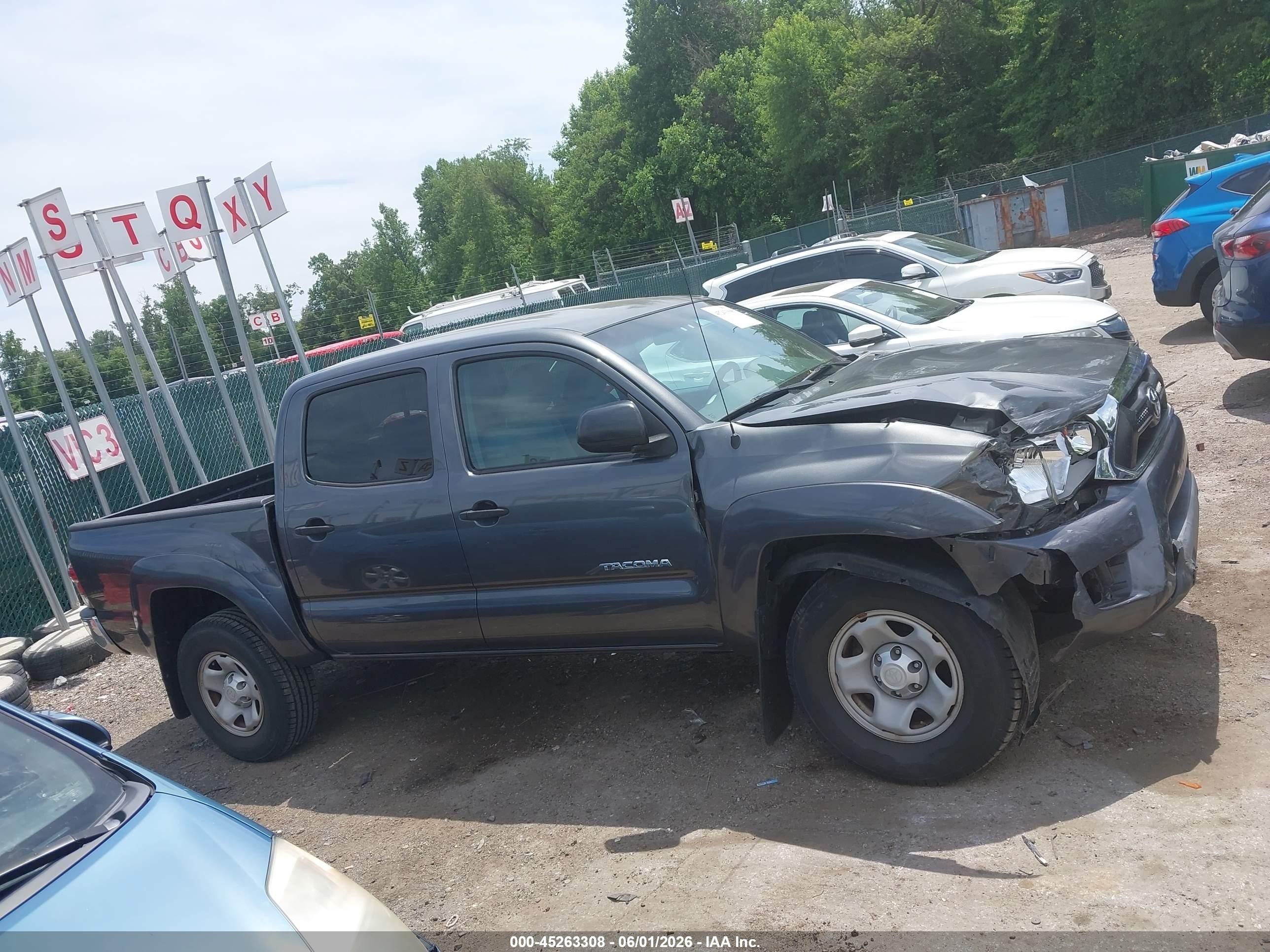 2014 Toyota Tacoma Base V6 Gray vin: 3TMLU4EN4EM135435