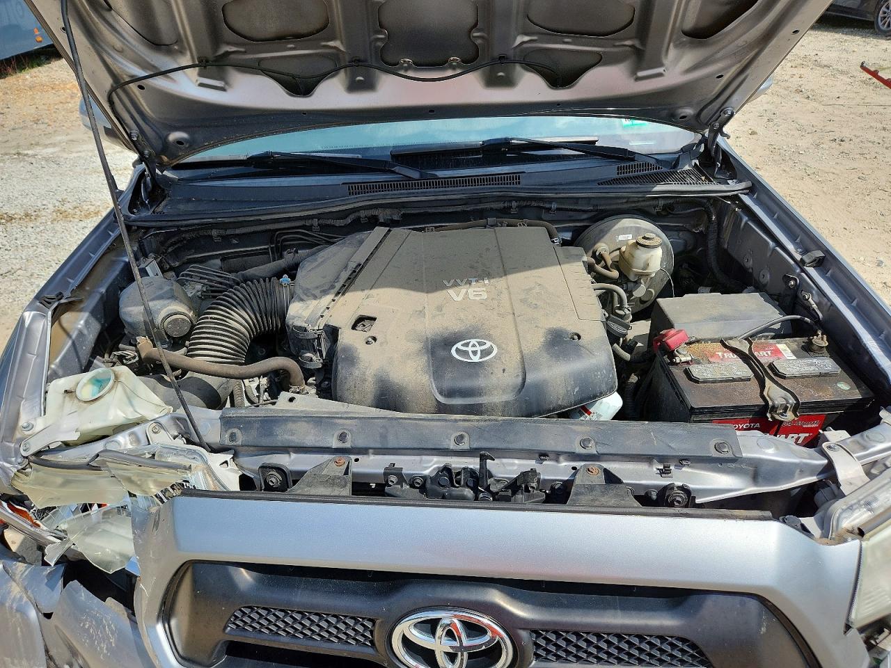 2014 Toyota Tacoma V6 Silver vin: 3TMLU4EN4EM136035