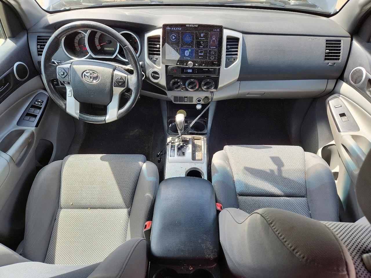 2014 Toyota Tacoma V6 Silver vin: 3TMLU4EN4EM136035