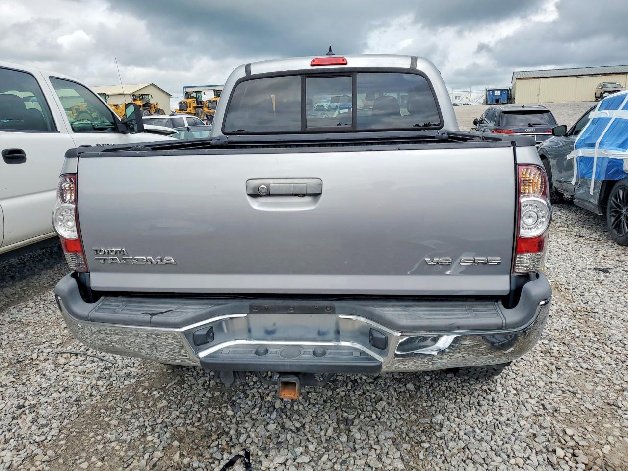 2014 Toyota Tacoma Double Cab Silver vin: 3TMLU4EN4EM141963