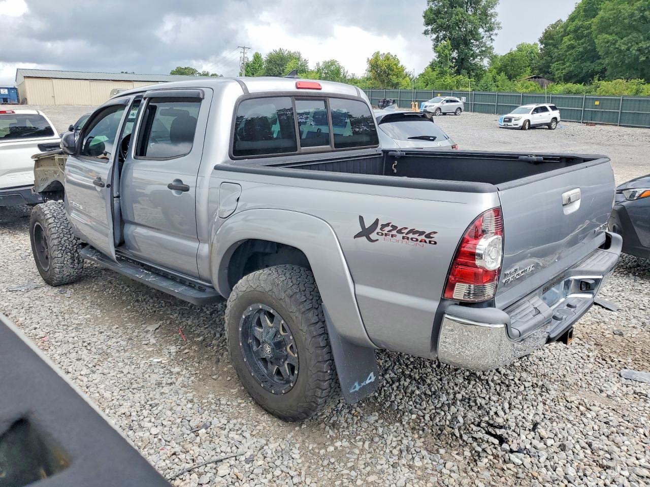 2014 Toyota Tacoma Double Cab Silver vin: 3TMLU4EN4EM141963