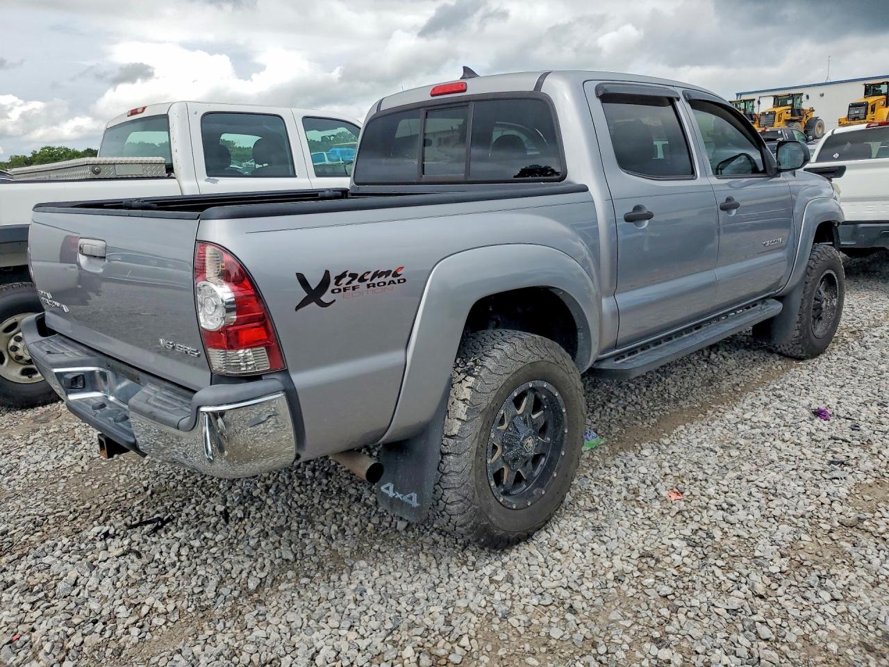 2014 Toyota Tacoma Double Cab Silver vin: 3TMLU4EN4EM141963