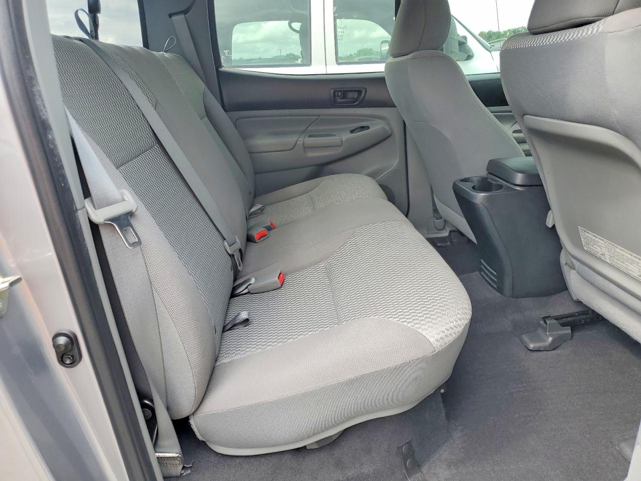 2014 Toyota Tacoma Double Cab Silver vin: 3TMLU4EN4EM141963