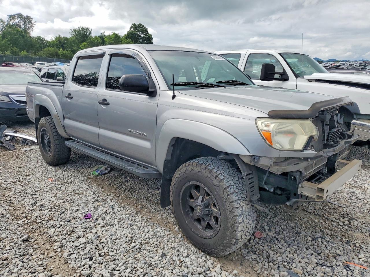 2014 Toyota Tacoma Double Cab Silver vin: 3TMLU4EN4EM141963