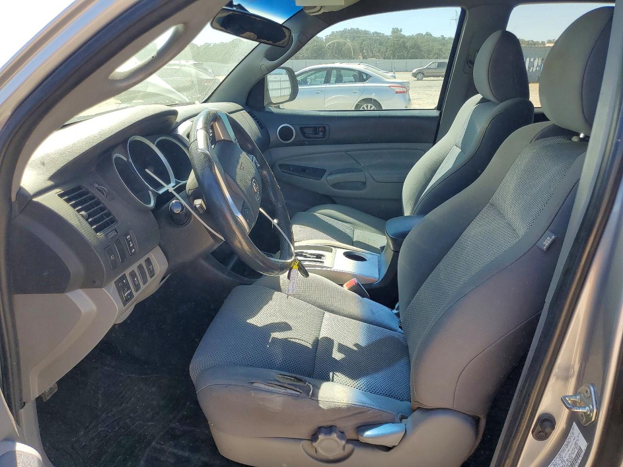 2015 Toyota Tacoma V6 Silver vin: 3TMLU4EN4FM180831
