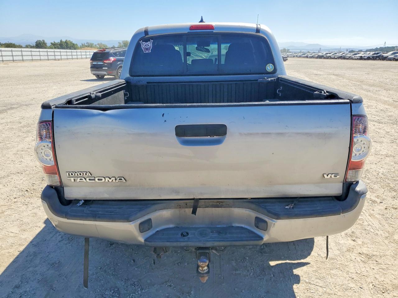 2015 Toyota Tacoma V6 Silver vin: 3TMLU4EN4FM180831