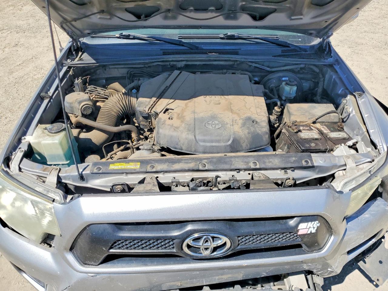 2015 Toyota Tacoma V6 Silver vin: 3TMLU4EN4FM180831