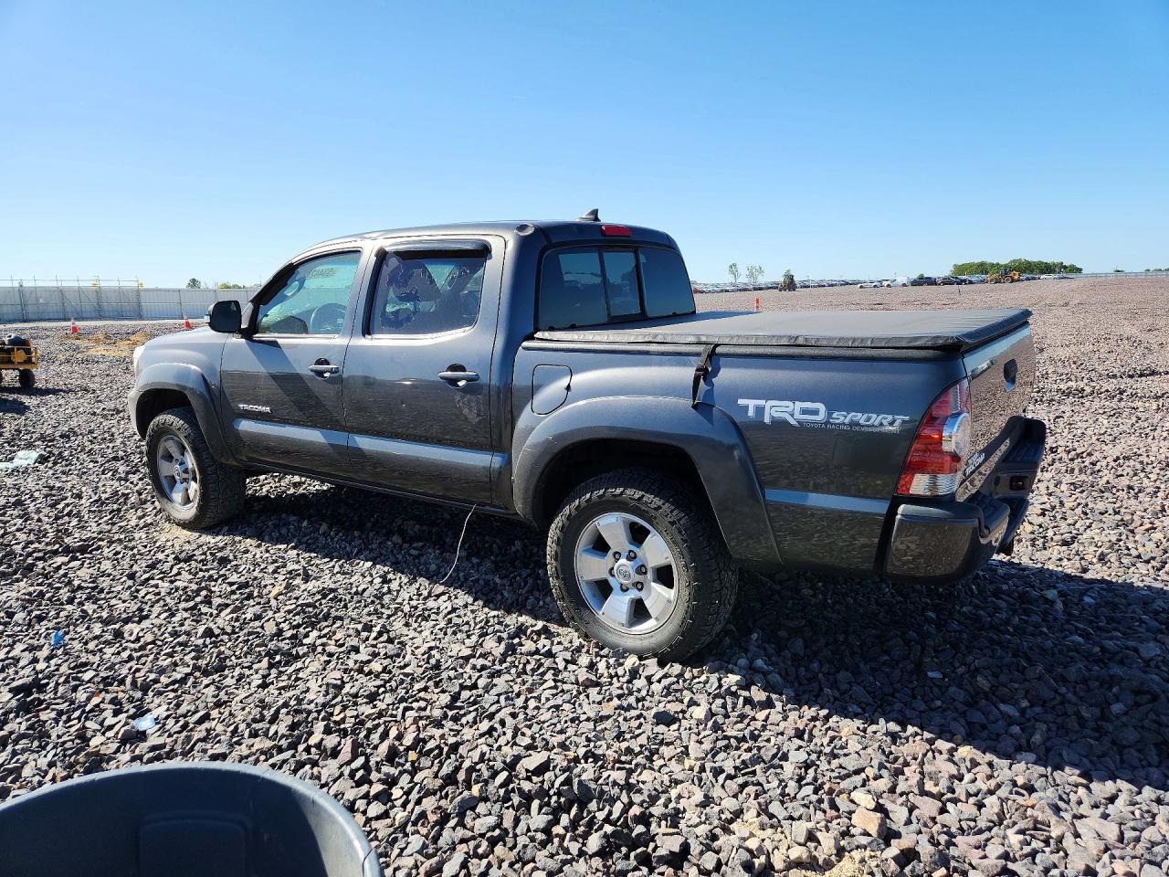 2015 Toyota Tacoma V6 Silver vin: 3TMLU4EN4FM194602