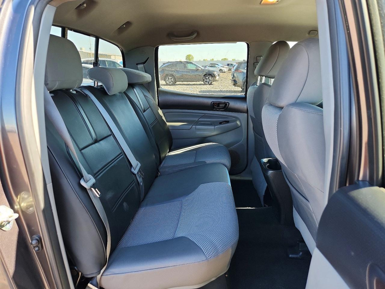 2015 Toyota Tacoma V6 Silver vin: 3TMLU4EN4FM194602