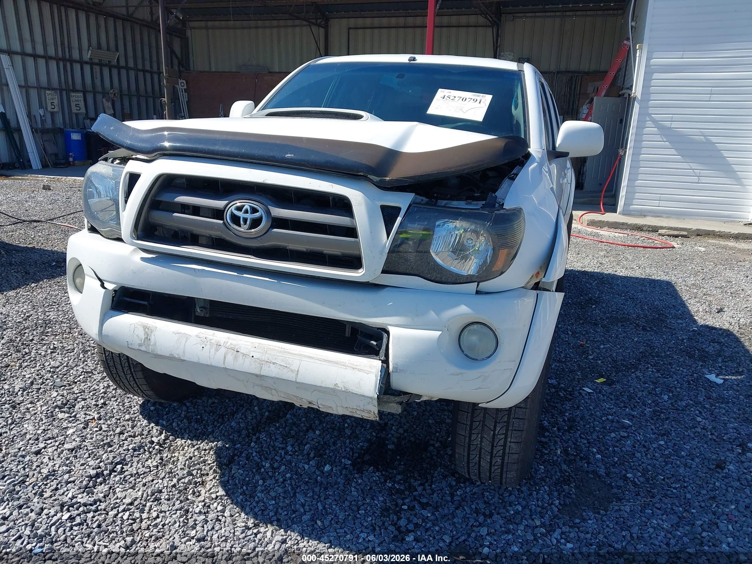 2010 Toyota Tacoma Base V6 White vin: 3TMLU4EN5AM038433