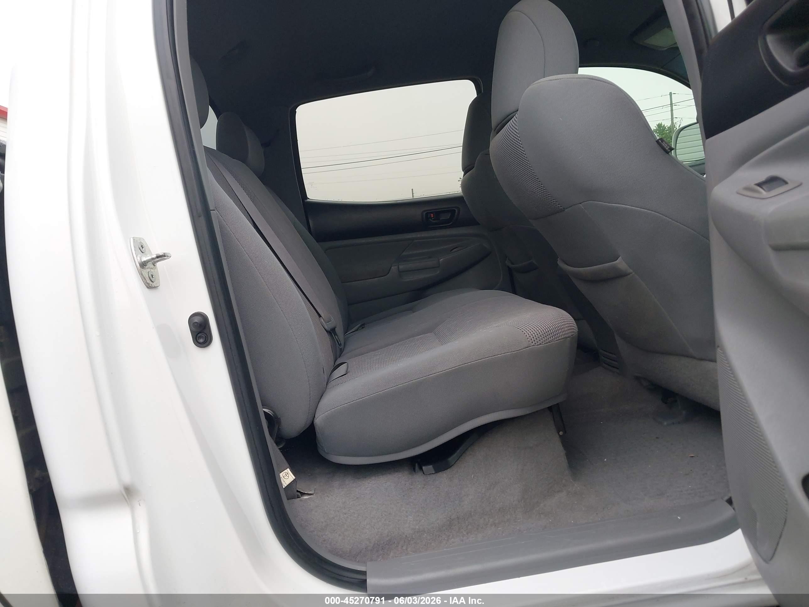 2010 Toyota Tacoma Base V6 White vin: 3TMLU4EN5AM038433