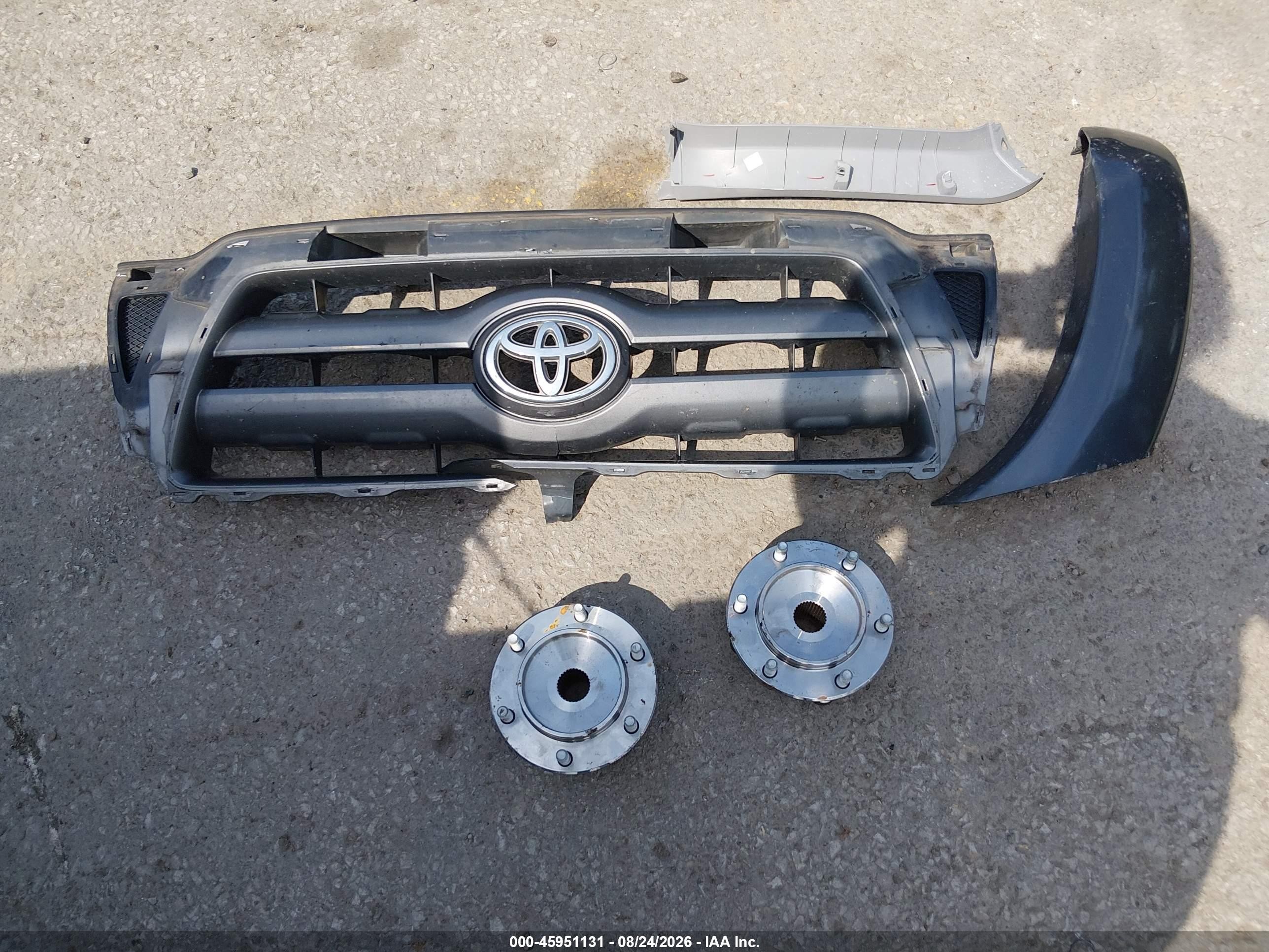2010 Toyota Tacoma Base V6 Gray vin: 3TMLU4EN5AM040960