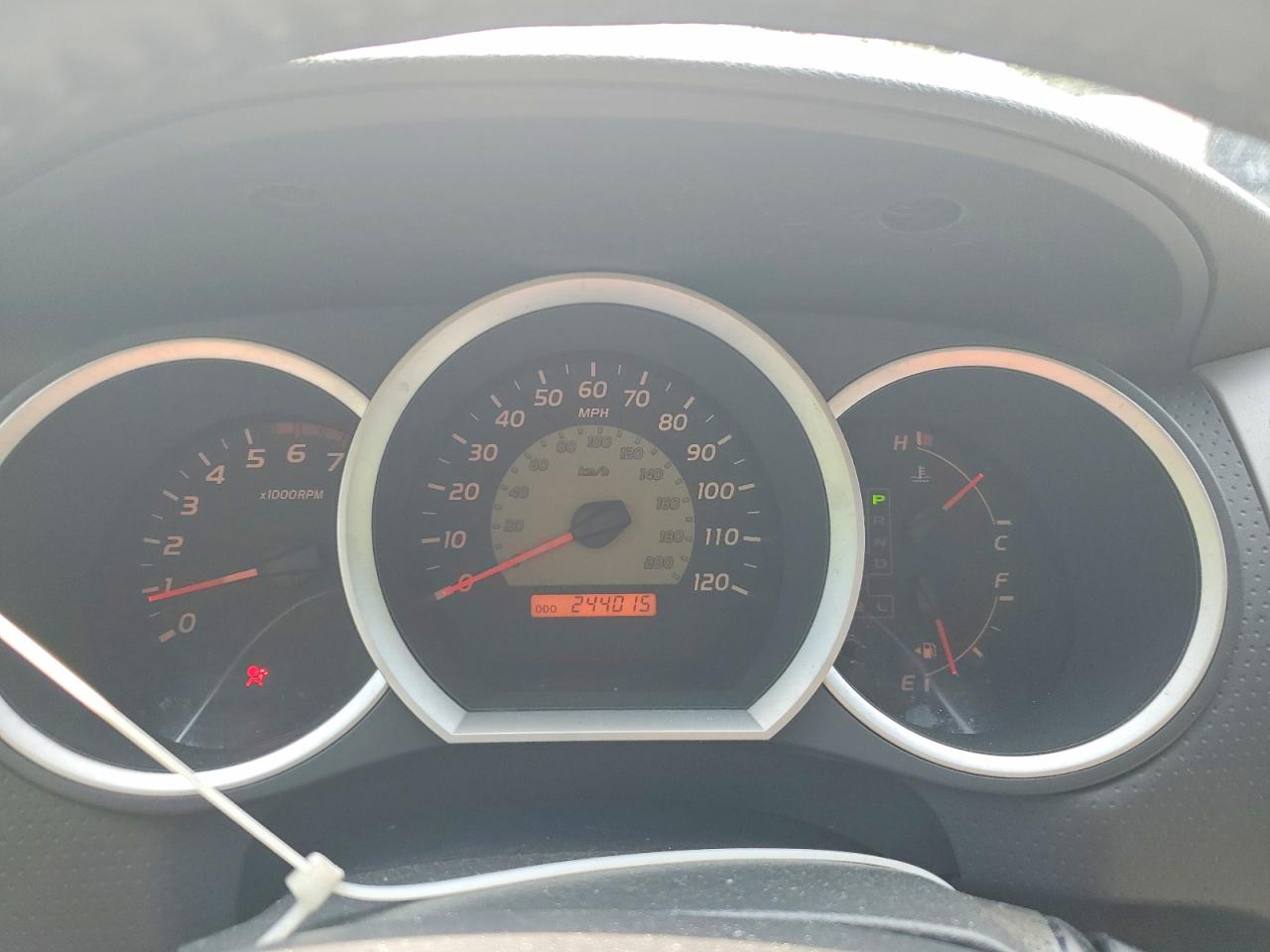 2011 Toyota Tacoma V6 Silver vin: 3TMLU4EN5BM056769