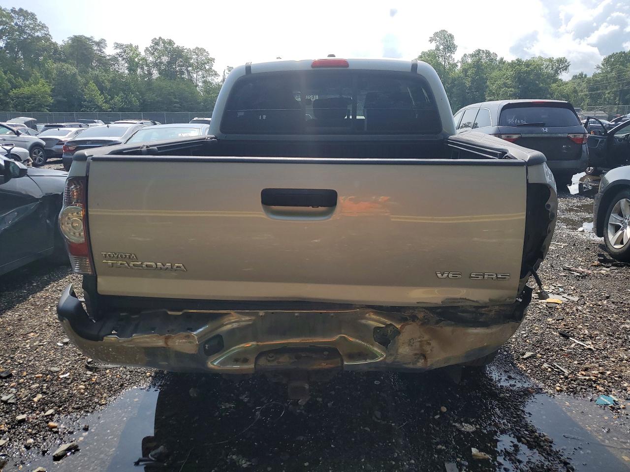 2011 Toyota Tacoma V6 Silver vin: 3TMLU4EN5BM056769