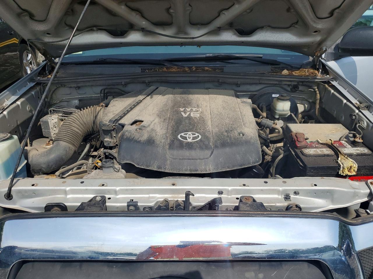 2011 Toyota Tacoma V6 Silver vin: 3TMLU4EN5BM056769