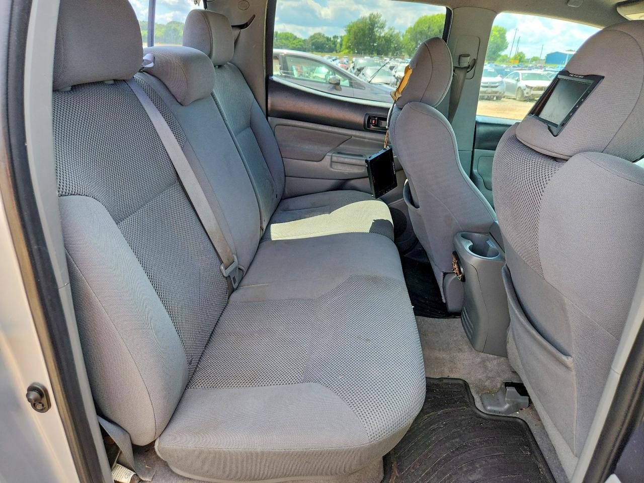 2011 Toyota Tacoma Double Cab Silver vin: 3TMLU4EN5BM057646