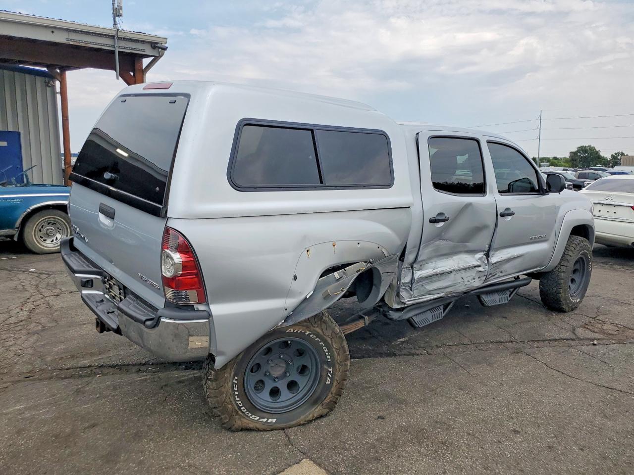 2011 Toyota Tacoma V6 Silver vin: 3TMLU4EN5BM063088